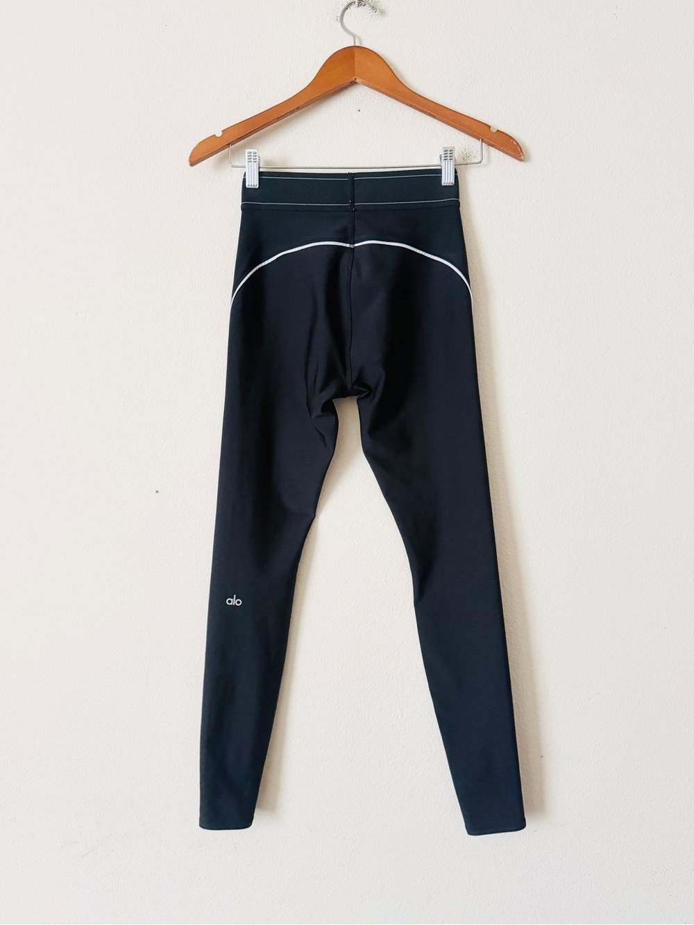 Alo yoga MEDIUM/SMALL Airlift Suit Up black white piping leggings sports bra set - Picture 7 of 10